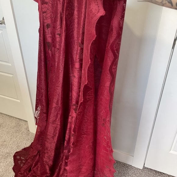 Red lace maxi dress - Picture 2 of 6